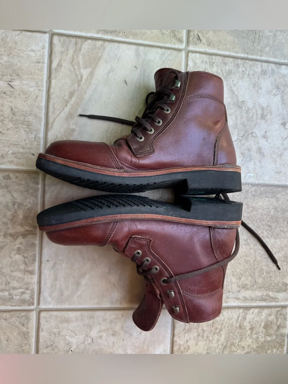 Men's Leather Chukka Boots in Burgundy - Classic Lace-Up